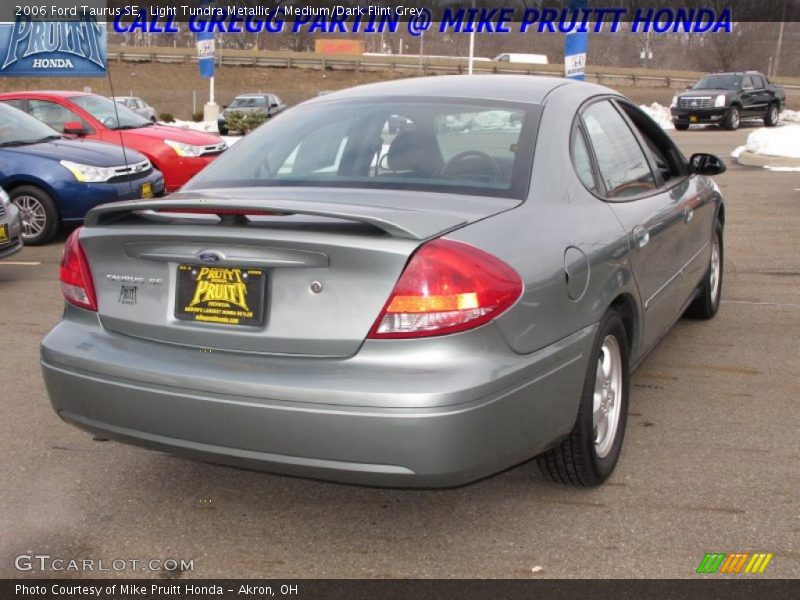 Light Tundra Metallic / Medium/Dark Flint Grey 2006 Ford Taurus SE