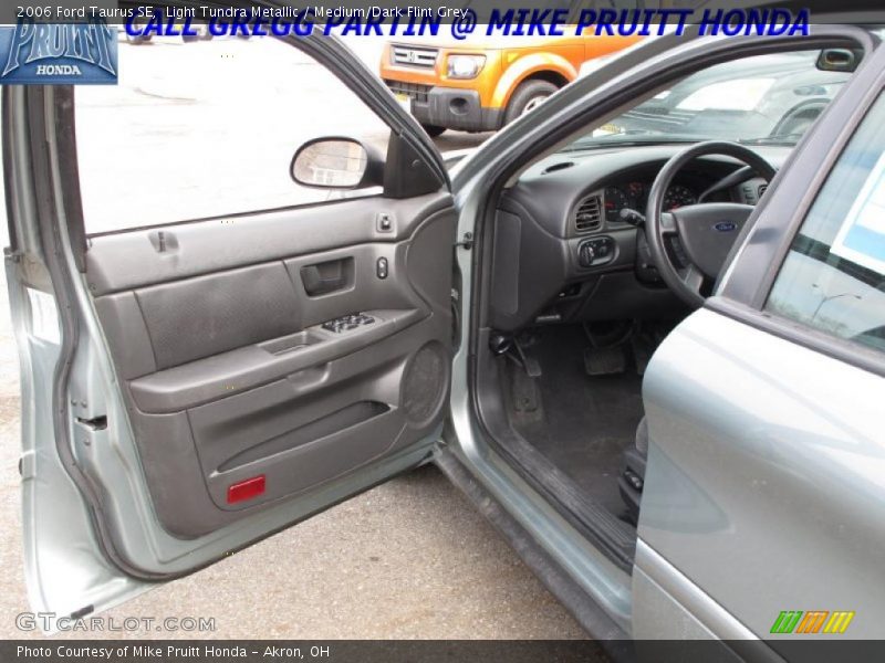 Light Tundra Metallic / Medium/Dark Flint Grey 2006 Ford Taurus SE