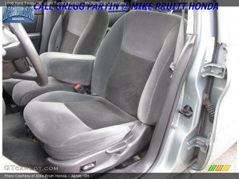 Light Tundra Metallic / Medium/Dark Flint Grey 2006 Ford Taurus SE