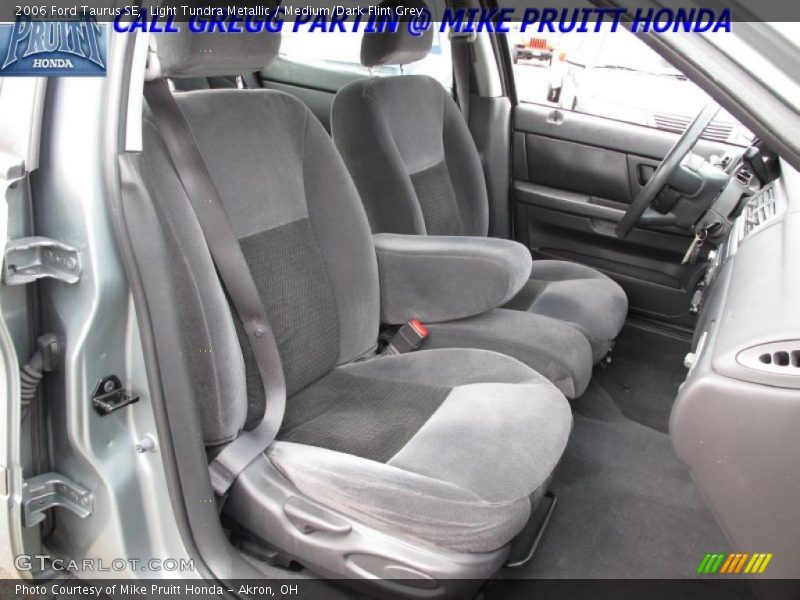 Light Tundra Metallic / Medium/Dark Flint Grey 2006 Ford Taurus SE