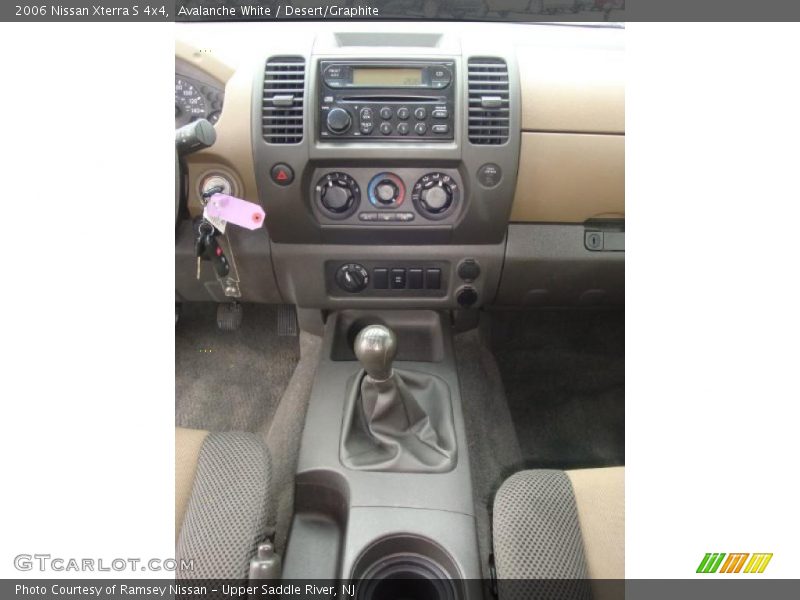 Avalanche White / Desert/Graphite 2006 Nissan Xterra S 4x4