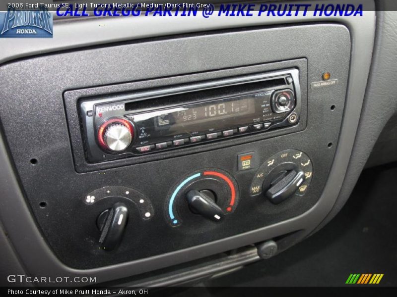 Light Tundra Metallic / Medium/Dark Flint Grey 2006 Ford Taurus SE