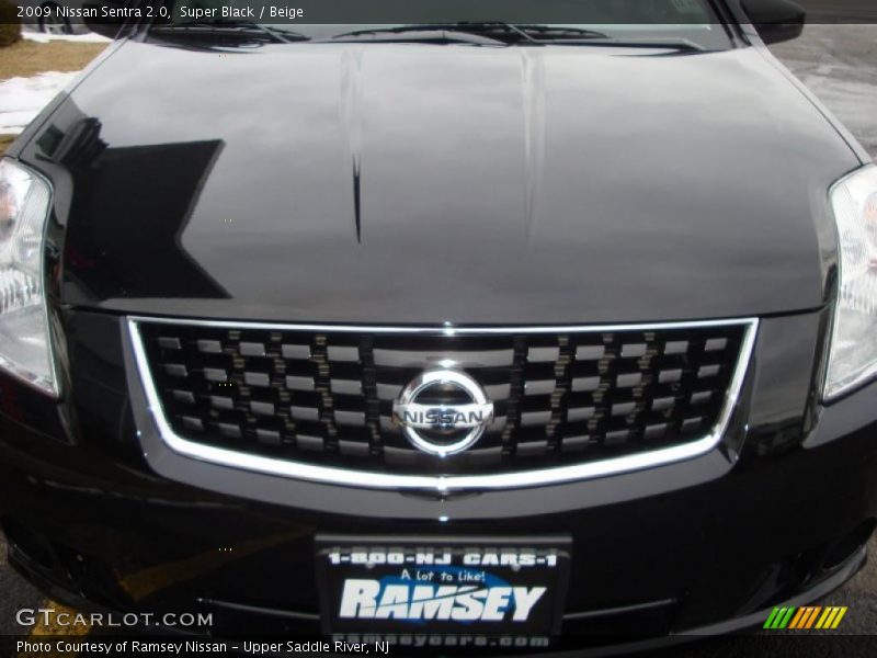 Super Black / Beige 2009 Nissan Sentra 2.0