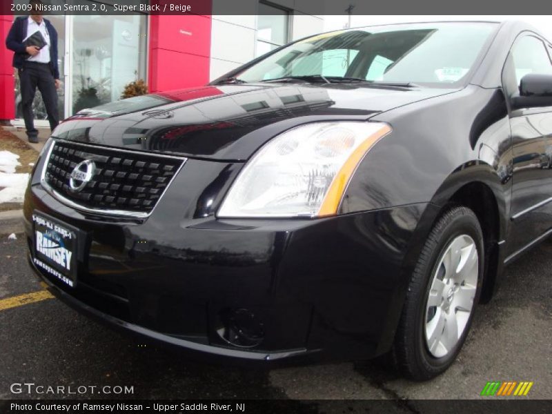 Super Black / Beige 2009 Nissan Sentra 2.0