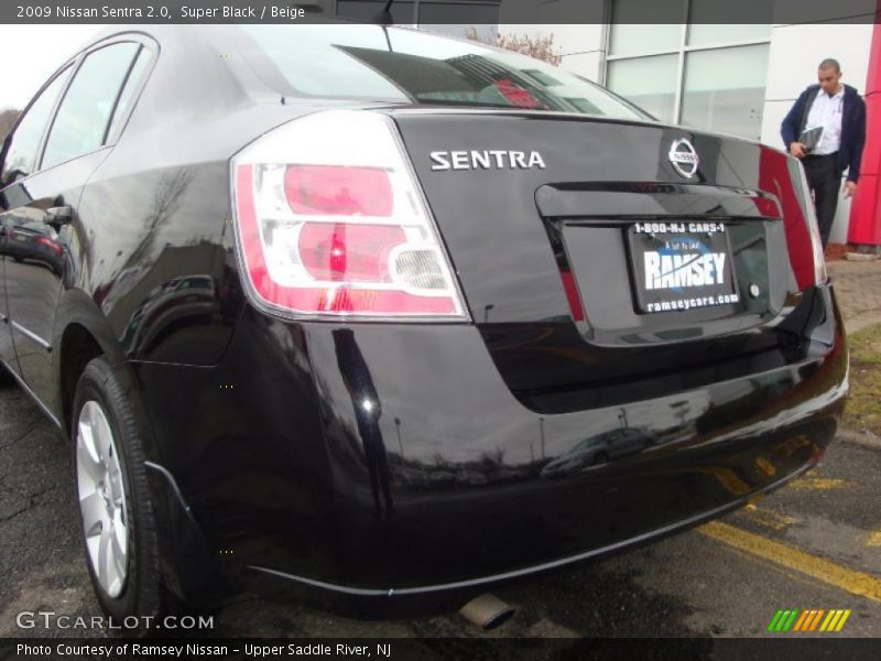 Super Black / Beige 2009 Nissan Sentra 2.0
