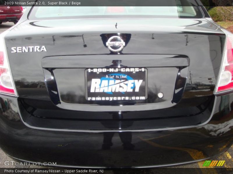 Super Black / Beige 2009 Nissan Sentra 2.0