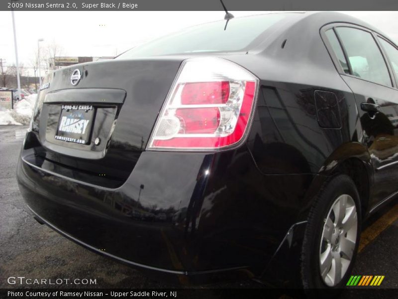 Super Black / Beige 2009 Nissan Sentra 2.0