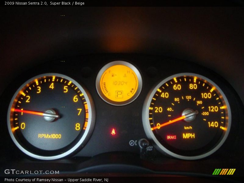 Super Black / Beige 2009 Nissan Sentra 2.0