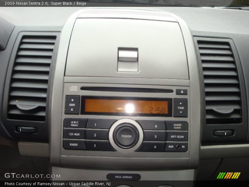 Super Black / Beige 2009 Nissan Sentra 2.0