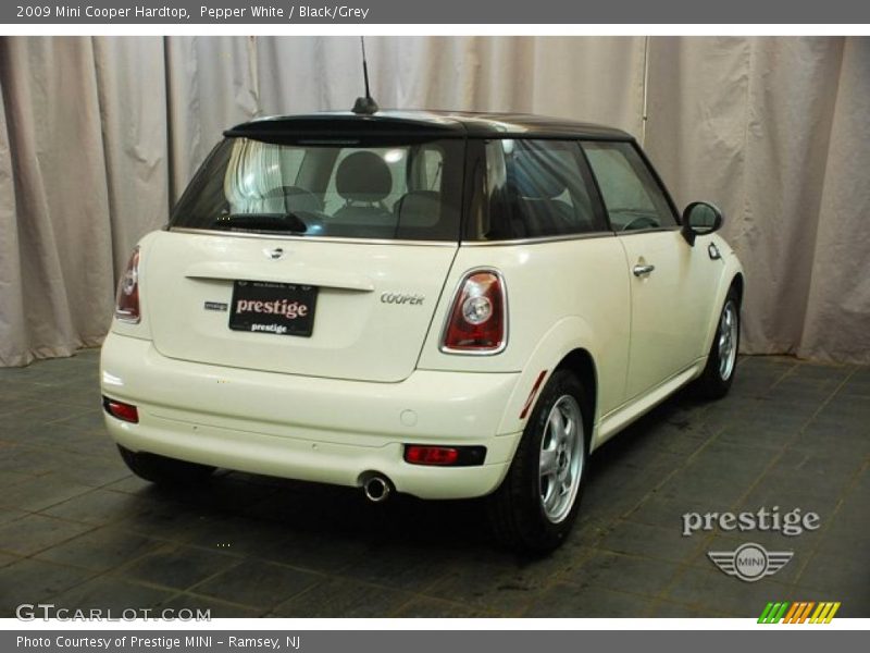 Pepper White / Black/Grey 2009 Mini Cooper Hardtop