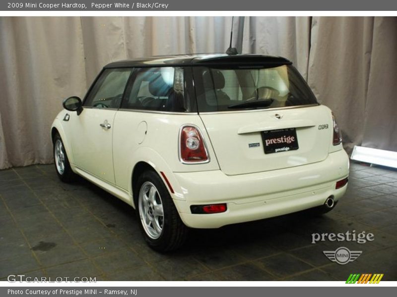 Pepper White / Black/Grey 2009 Mini Cooper Hardtop