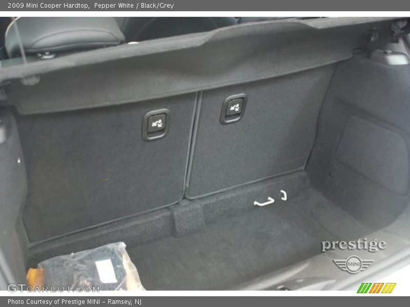 Pepper White / Black/Grey 2009 Mini Cooper Hardtop