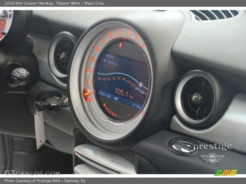 Pepper White / Black/Grey 2009 Mini Cooper Hardtop