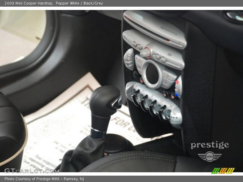 Pepper White / Black/Grey 2009 Mini Cooper Hardtop