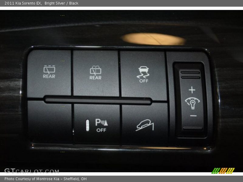 Bright Silver / Black 2011 Kia Sorento EX
