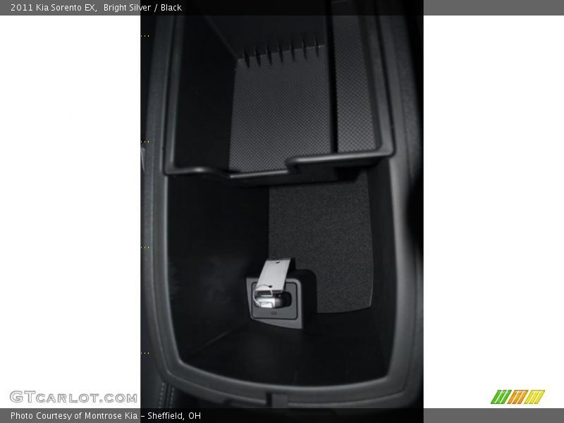 Bright Silver / Black 2011 Kia Sorento EX
