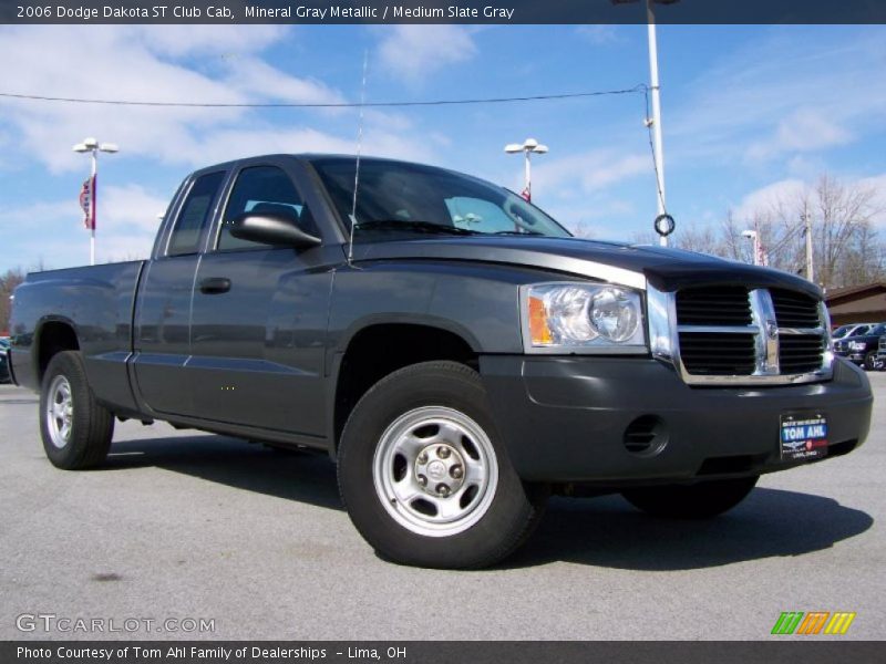 Mineral Gray Metallic / Medium Slate Gray 2006 Dodge Dakota ST Club Cab
