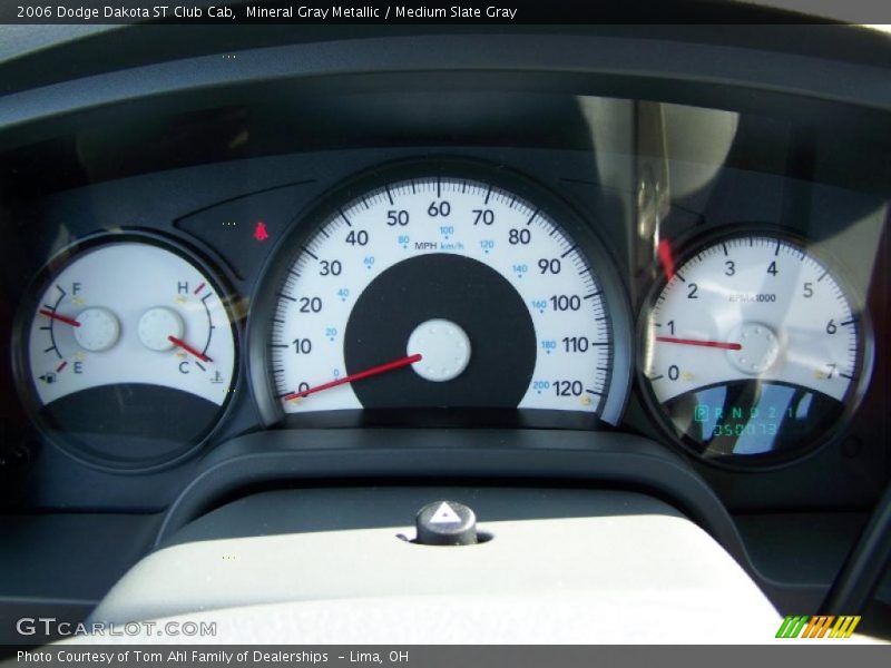 Mineral Gray Metallic / Medium Slate Gray 2006 Dodge Dakota ST Club Cab
