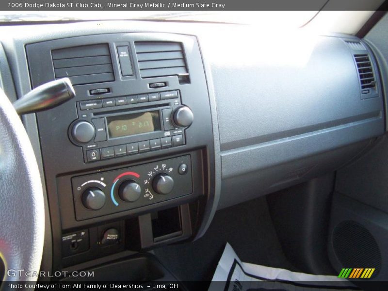 Mineral Gray Metallic / Medium Slate Gray 2006 Dodge Dakota ST Club Cab