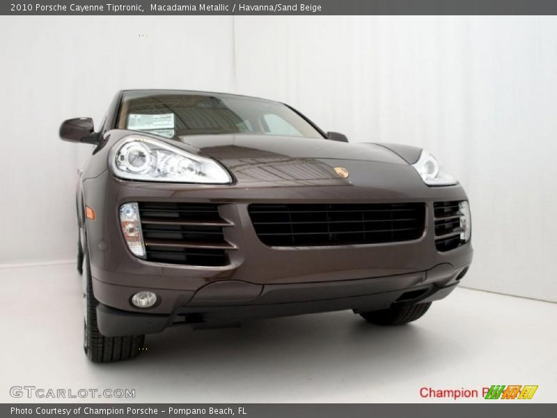 Macadamia Metallic / Havanna/Sand Beige 2010 Porsche Cayenne Tiptronic