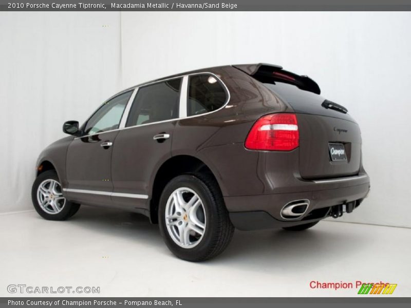 Macadamia Metallic / Havanna/Sand Beige 2010 Porsche Cayenne Tiptronic