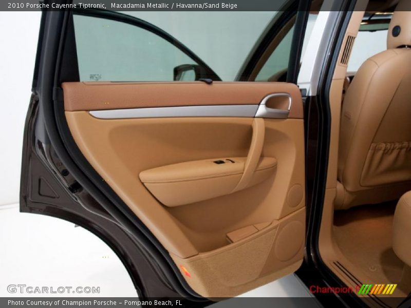 Macadamia Metallic / Havanna/Sand Beige 2010 Porsche Cayenne Tiptronic