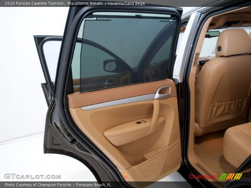 Macadamia Metallic / Havanna/Sand Beige 2010 Porsche Cayenne Tiptronic