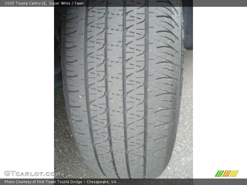 Super White / Fawn 2005 Toyota Camry LE