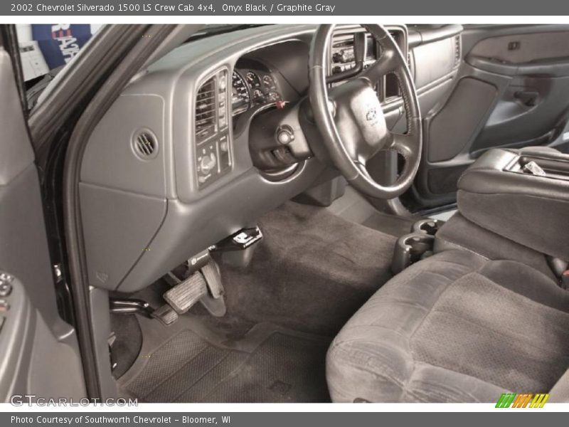 Onyx Black / Graphite Gray 2002 Chevrolet Silverado 1500 LS Crew Cab 4x4