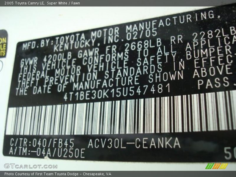 Super White / Fawn 2005 Toyota Camry LE