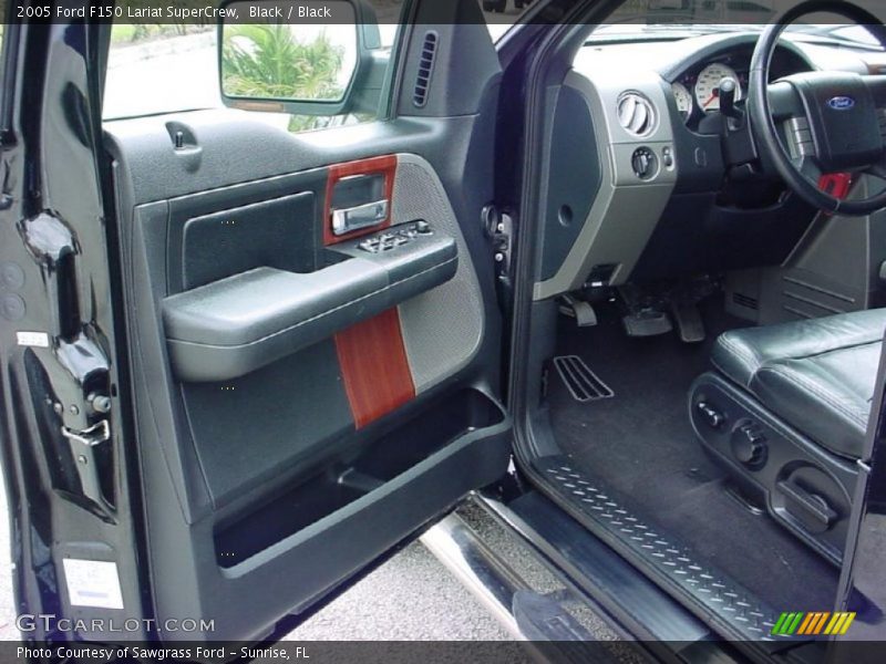 Black / Black 2005 Ford F150 Lariat SuperCrew