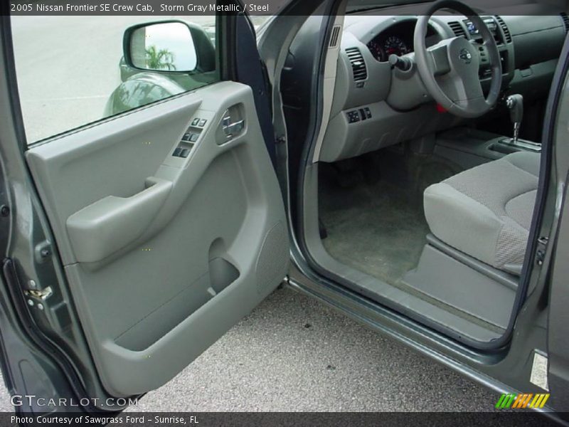 Storm Gray Metallic / Steel 2005 Nissan Frontier SE Crew Cab