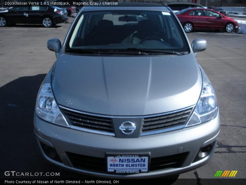 Magnetic Gray / Charcoal 2009 Nissan Versa 1.8 S Hatchback