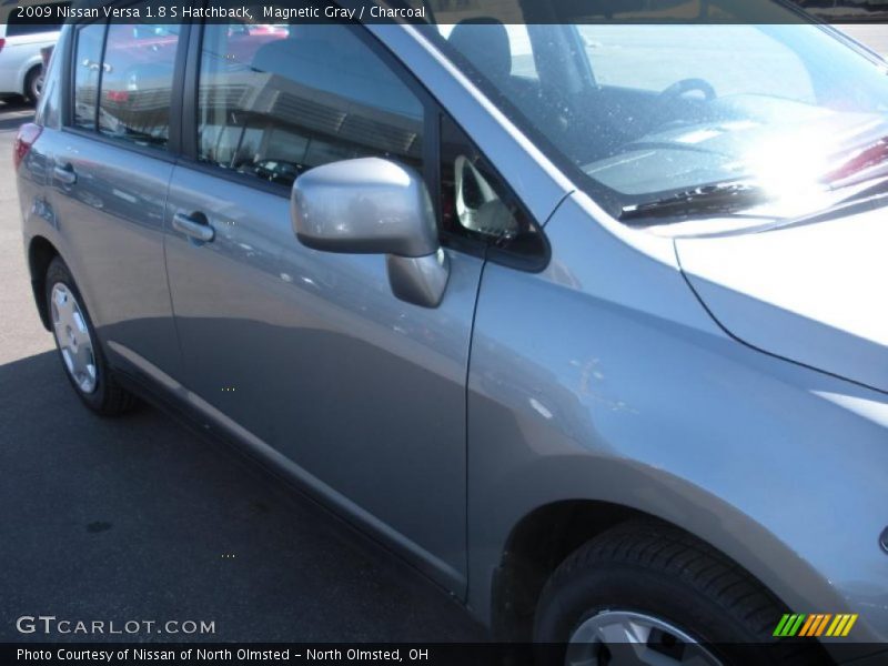 Magnetic Gray / Charcoal 2009 Nissan Versa 1.8 S Hatchback