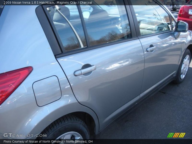 Magnetic Gray / Charcoal 2009 Nissan Versa 1.8 S Hatchback
