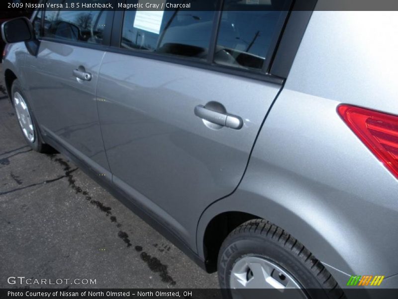Magnetic Gray / Charcoal 2009 Nissan Versa 1.8 S Hatchback