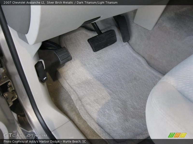 Silver Birch Metallic / Dark Titanium/Light Titanium 2007 Chevrolet Avalanche LS