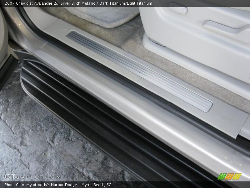 Silver Birch Metallic / Dark Titanium/Light Titanium 2007 Chevrolet Avalanche LS