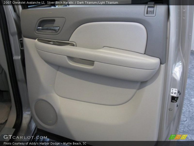 Silver Birch Metallic / Dark Titanium/Light Titanium 2007 Chevrolet Avalanche LS