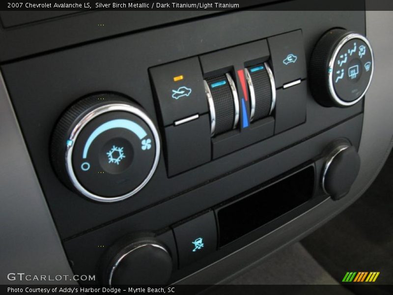 Silver Birch Metallic / Dark Titanium/Light Titanium 2007 Chevrolet Avalanche LS