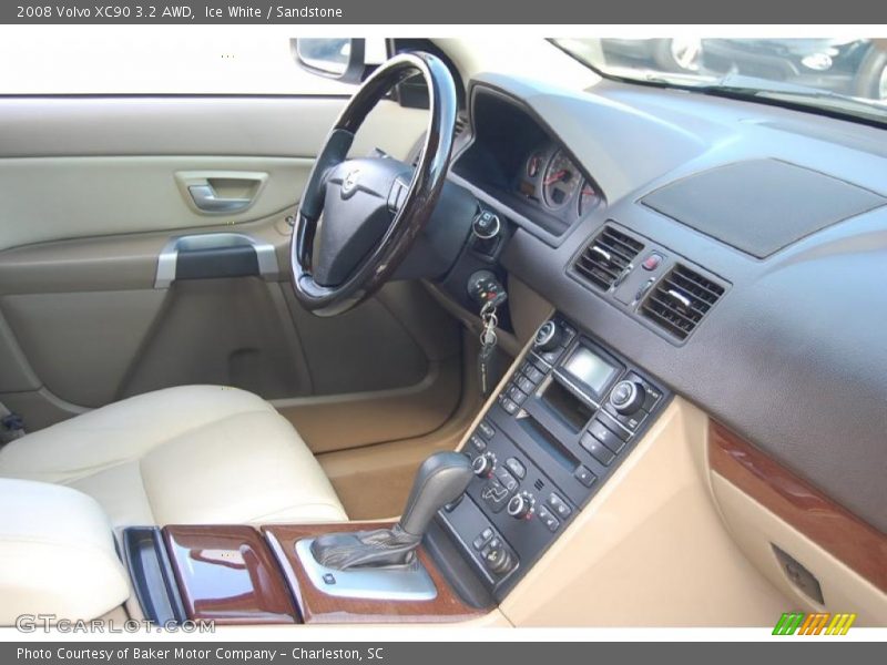 Ice White / Sandstone 2008 Volvo XC90 3.2 AWD