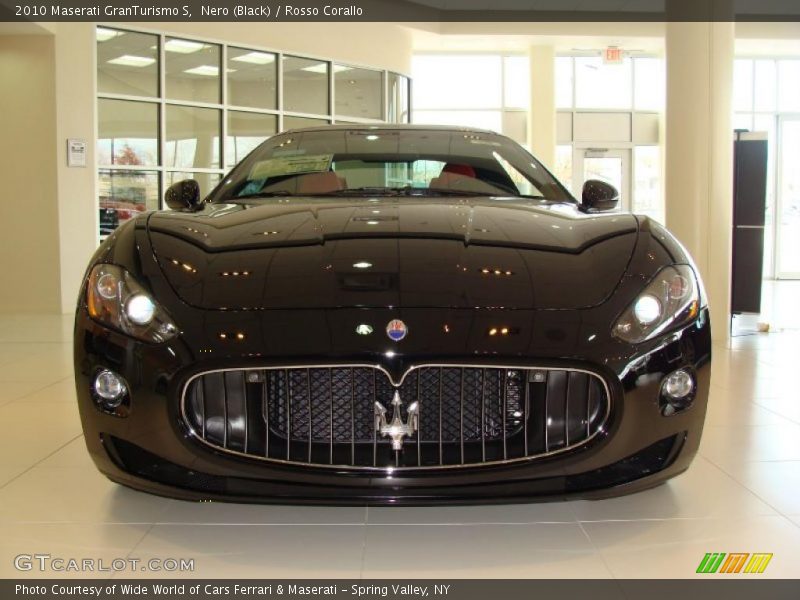 Nero (Black) / Rosso Corallo 2010 Maserati GranTurismo S