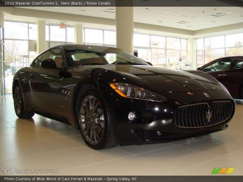 Nero (Black) / Rosso Corallo 2010 Maserati GranTurismo S