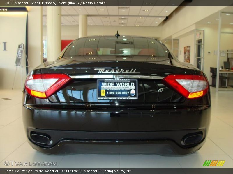 Nero (Black) / Rosso Corallo 2010 Maserati GranTurismo S