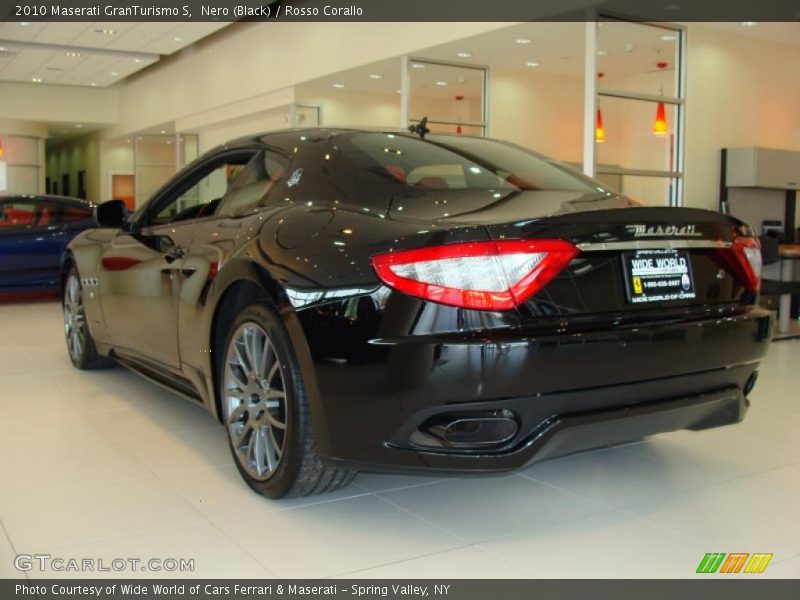 Nero (Black) / Rosso Corallo 2010 Maserati GranTurismo S