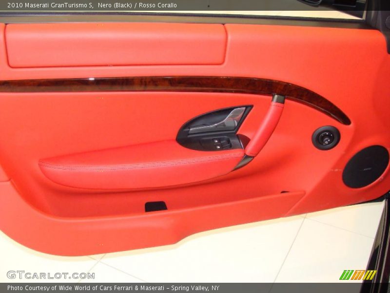 Nero (Black) / Rosso Corallo 2010 Maserati GranTurismo S