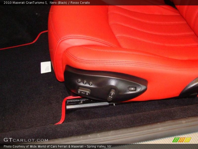 Nero (Black) / Rosso Corallo 2010 Maserati GranTurismo S