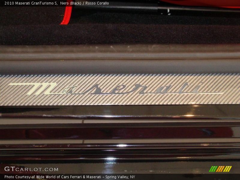 Nero (Black) / Rosso Corallo 2010 Maserati GranTurismo S