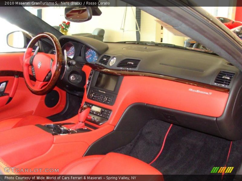 Nero (Black) / Rosso Corallo 2010 Maserati GranTurismo S
