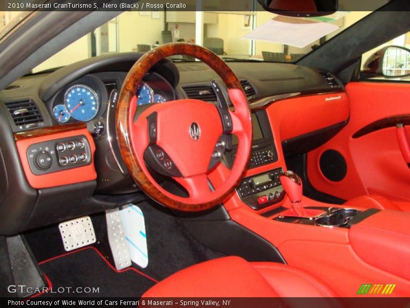 Nero (Black) / Rosso Corallo 2010 Maserati GranTurismo S